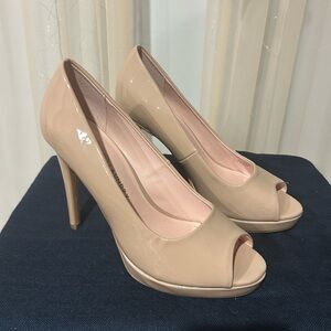 👠 Chinese Laundry Nude Patent Peep Toe Heels – Size 9 & 11 – 4” Heel